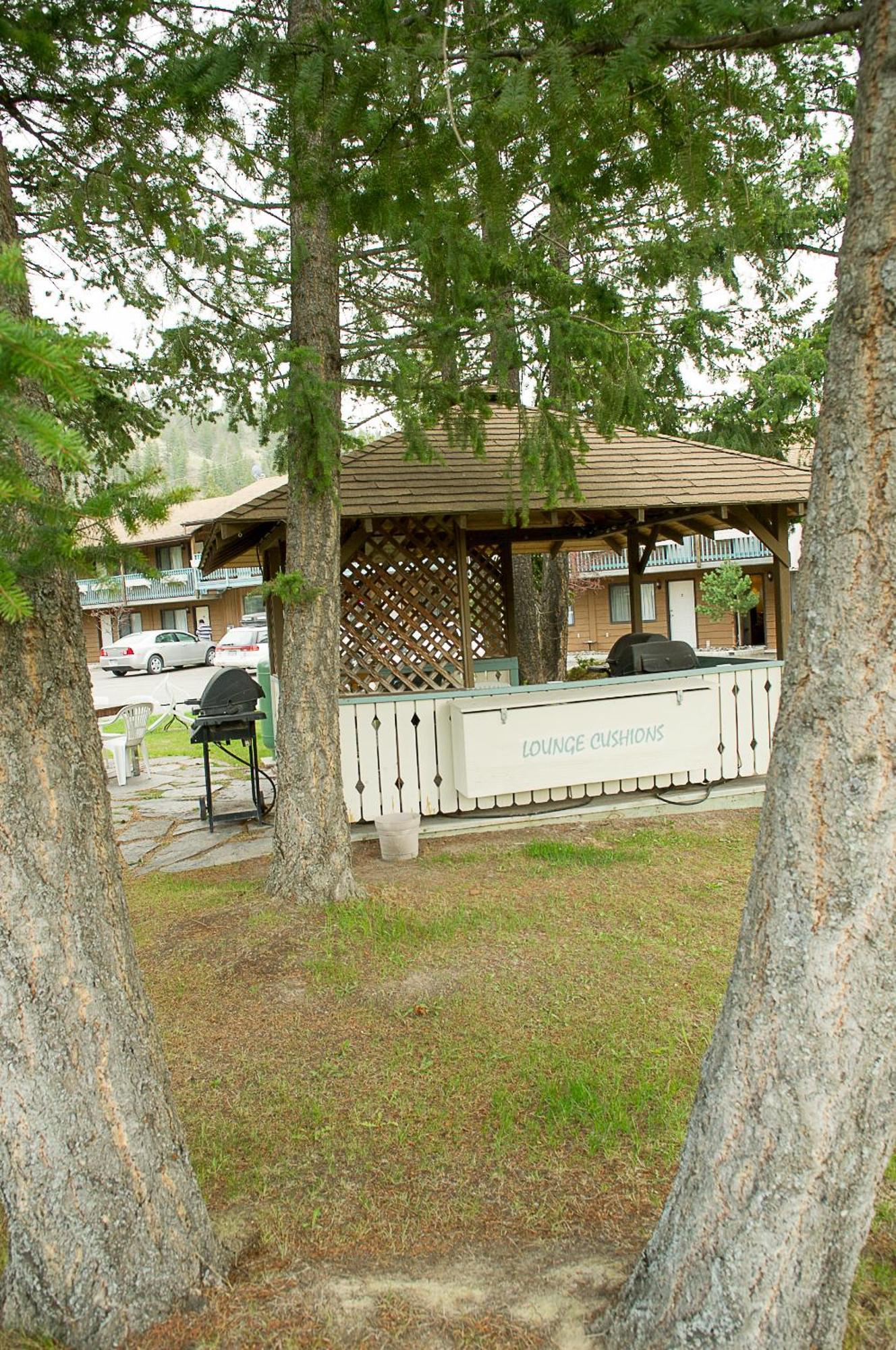 Motel Bavaria Radium Hot Springs Exteriör bild